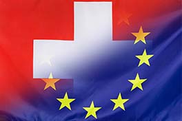Flaggen der Schweiz und der EU